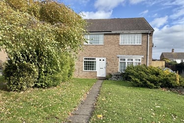 2 bed house, White Furrows, Netherfield, Nottingham, NG123LE - Image 1